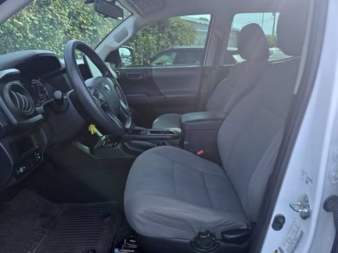 Used 2016 Toyota Tacoma SR w/ Towing Package AWD/4WD image 10