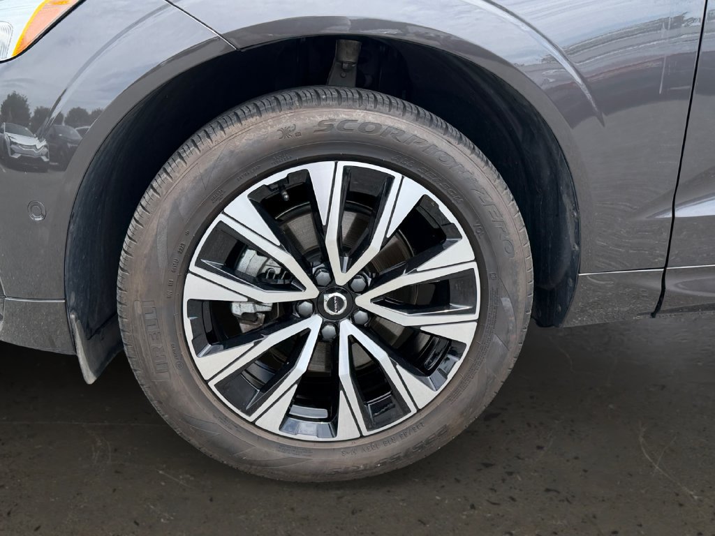 Certified 2024 Volvo XC60 B5 Plus w/ Protection Package Premier AWD/4WD image 27