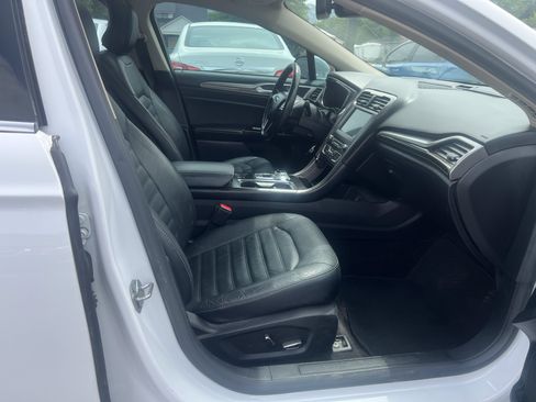 Used 2017 Ford Fusion Energi SE FWD image 18