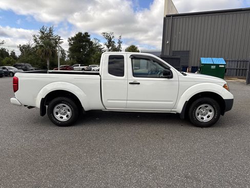 Used 2018 Nissan Frontier S RWD image 2
