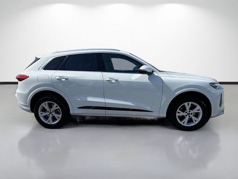 Used 2025 Audi Q5 Premium w/ Convenience Package AWD/4WD image 2