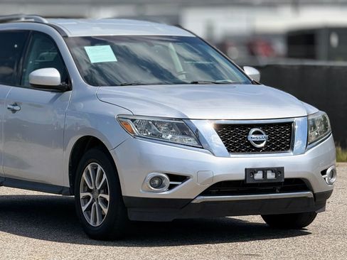 Used 2015 Nissan Pathfinder SV image 15
