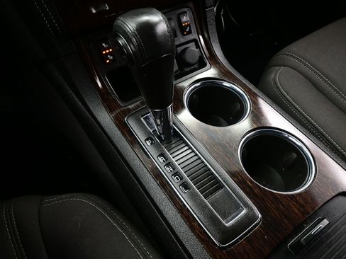 Used 2015 Chevrolet Traverse LT w/ Style and Technology Package image 23