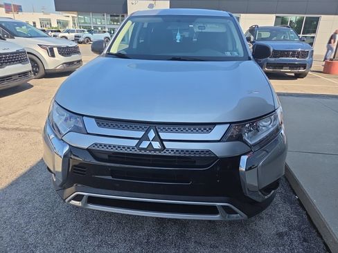 Used 2020 Mitsubishi Outlander ES AWD/4WD image 2