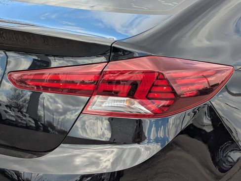 Used 2019 Hyundai Elantra SE image 7