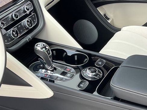 Certified 2025 Bentley Bentayga image 37