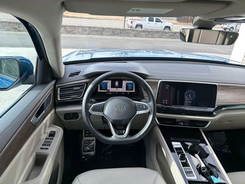 Certified 2025 Volkswagen Atlas SEL Premium R-Line image 16