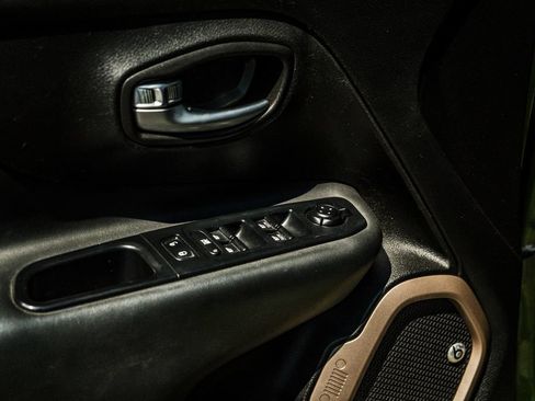 Used 2016 Jeep Renegade 75th Anniversary AWD/4WD image 22