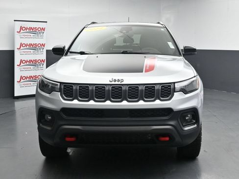 Used 2024 Jeep Compass Trailhawk AWD/4WD image 3