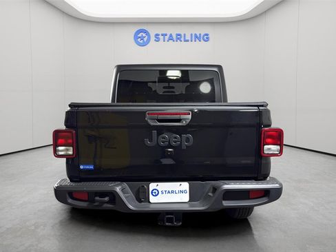 Used 2022 Jeep Gladiator Sport image 7