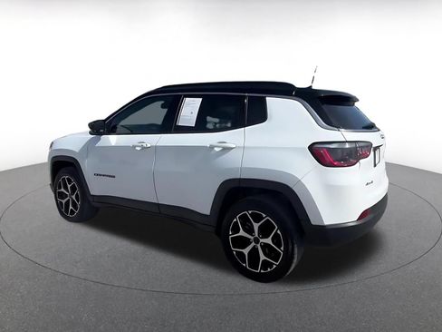 Used 2025 Jeep Compass Limited AWD/4WD image 10