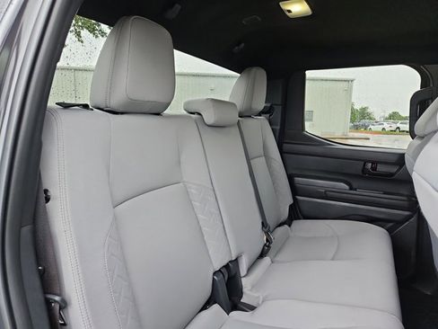 Certified 2025 Toyota Tacoma SR5 AWD/4WD image 18