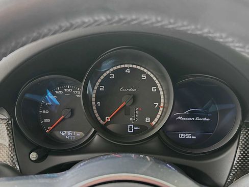 Certified 2018 Porsche Macan Turbo AWD/4WD image 16