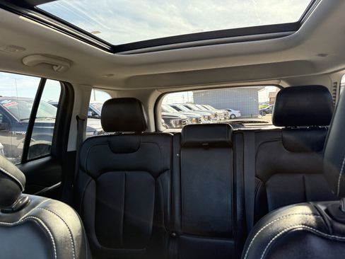 Used 2023 Jeep Grand Cherokee Limited image 8