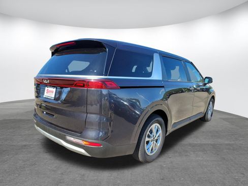 Used 2023 Kia Carnival LX FWD image 5
