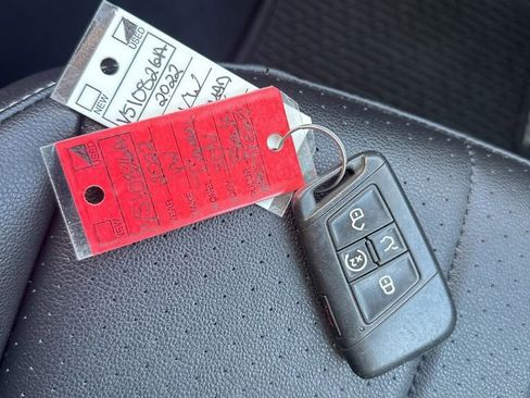 Used 2022 Volkswagen Tiguan SE image 35