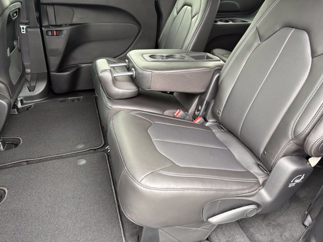 New 2027 Chrysler Pacifica Select FWD image 11