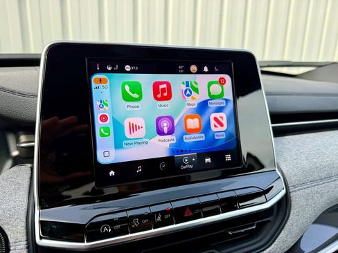 Used 2025 Jeep Compass Latitude image 24