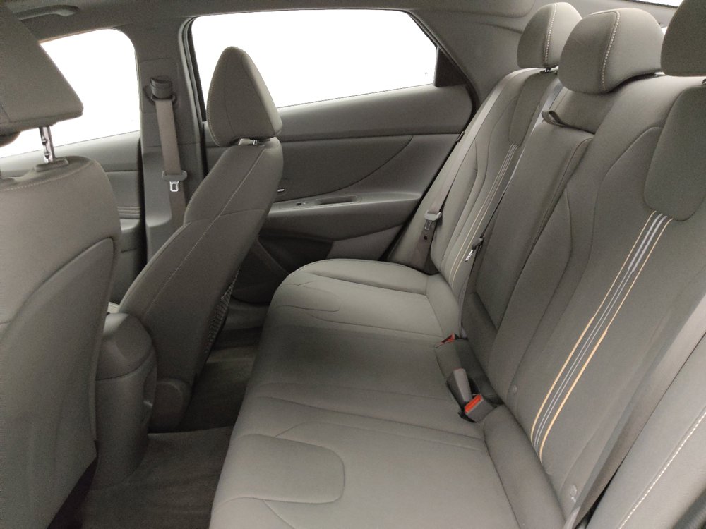 Used 2025 Hyundai Elantra SEL FWD image 18