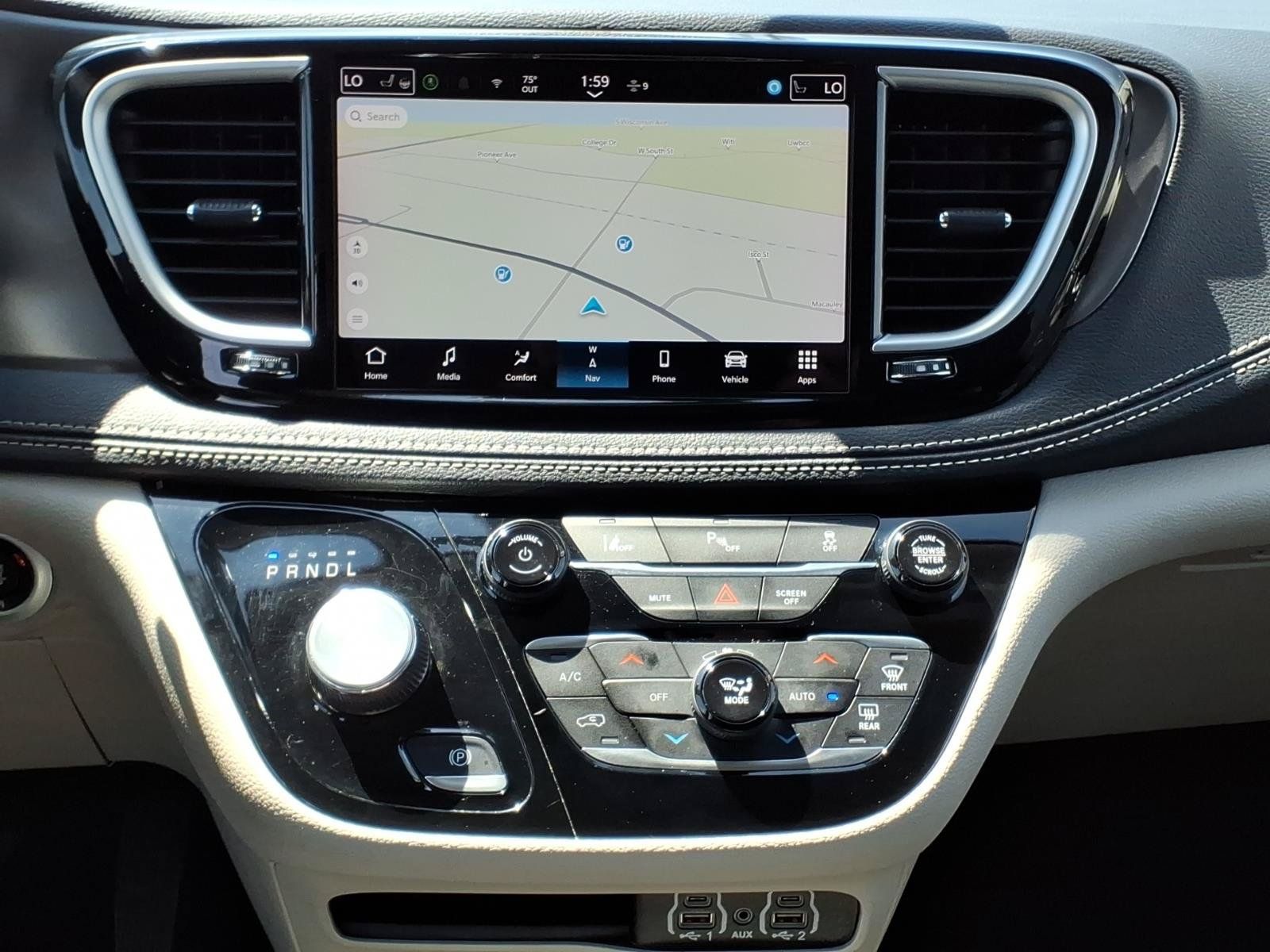 Used 2024 Chrysler Pacifica Limited FWD image 13