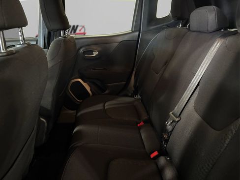 Used 2017 Jeep Renegade Latitude w/ Cold Weather Group image 10