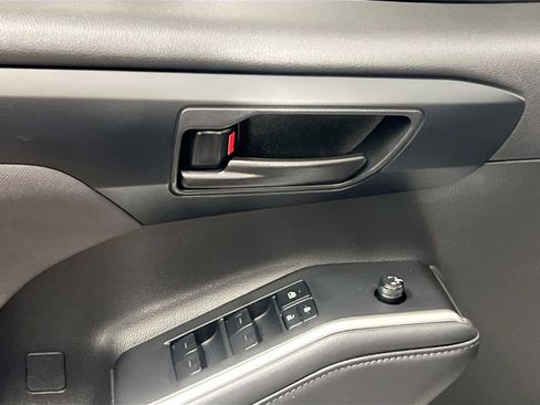 Used 2023 Toyota Highlander L FWD image 16