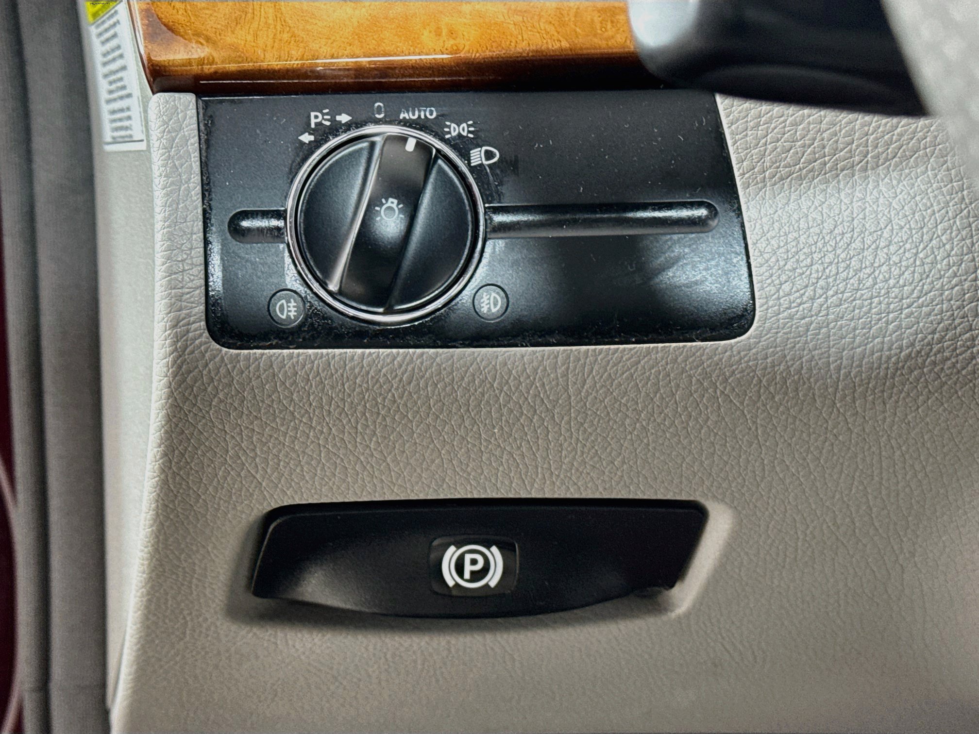 Used 2009 Mercedes-Benz E 350 4MATIC Sedan image 10