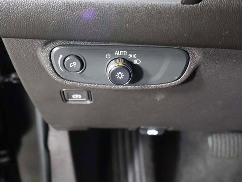Used 2024 GMC Terrain SLE w/ Driver Convenience Package FWD image 33