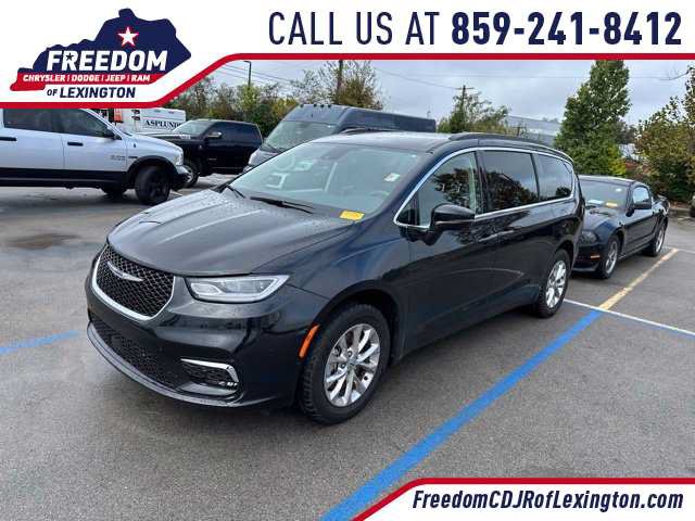 Used 2022 Chrysler Pacifica Touring-L w/ Uconnect Theater Family Group AWD/4WD image 1