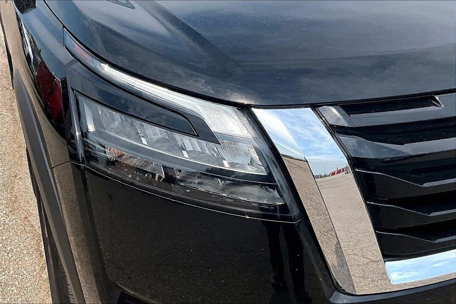 Used 2025 Nissan Pathfinder S AWD/4WD image 28