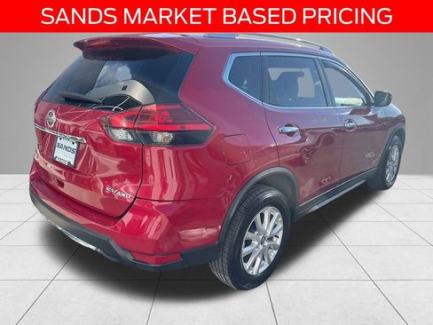 Used 2017 Nissan Rogue SV image 4