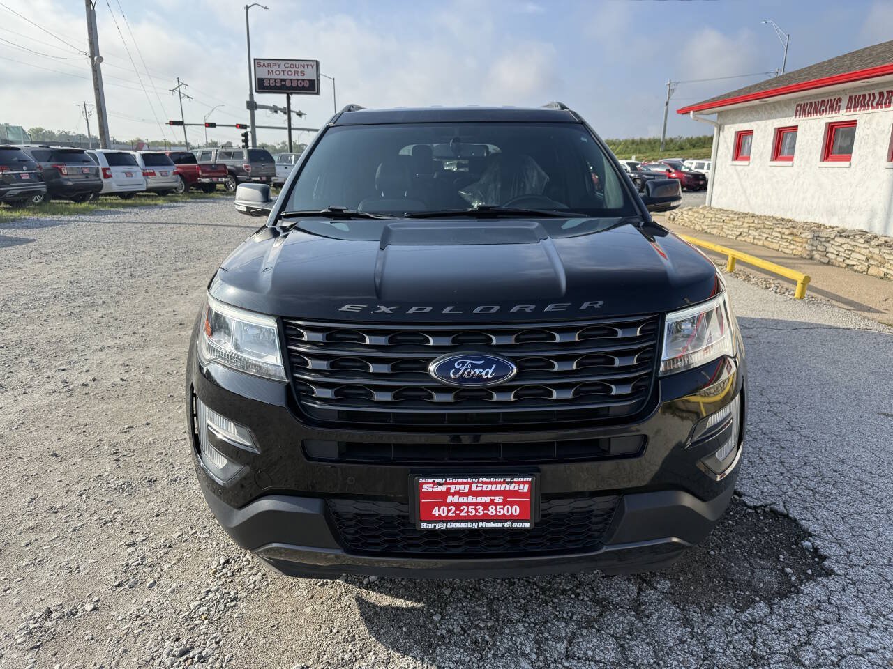 Used 2017 Ford Explorer XLT w/ Equipment Group 202A AWD/4WD image 8