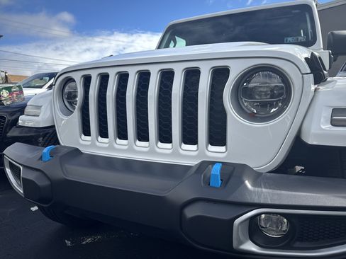 Used 2022 Jeep Wrangler Unlimited Sahara w/ Cold Weather Group image 4