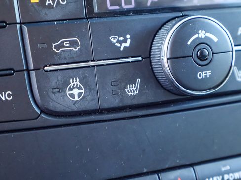 Used 2016 Chrysler Town & Country Touring w/ Driver Convenience Group image 7