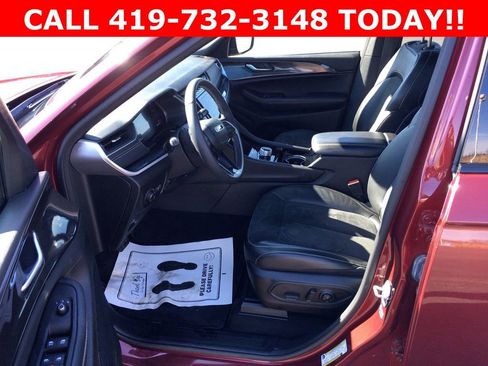 Used 2023 Jeep Grand Cherokee L Laredo image 19