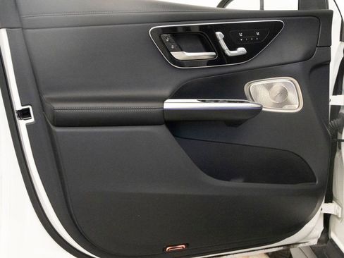 Used 2023 Mercedes-Benz GLC 300 4MATIC image 12