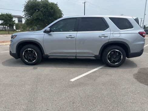 Used 2025 Honda Pilot EX-L image 2