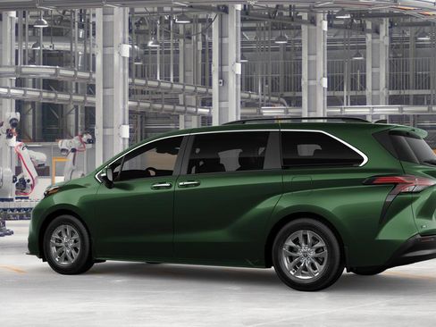 New 2026 Toyota Sienna XLE image 5