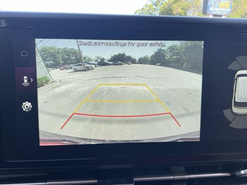 Used 2022 Kia Carnival EX FWD image 21