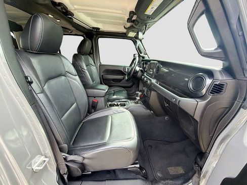 Used 2022 Jeep Gladiator Sport AWD/4WD image 14