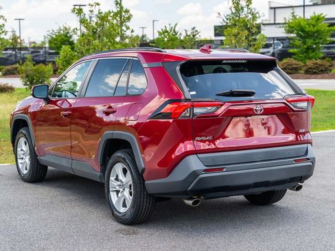 Used 2020 Toyota RAV4 XLE w/ Convenience Package FWD image 5