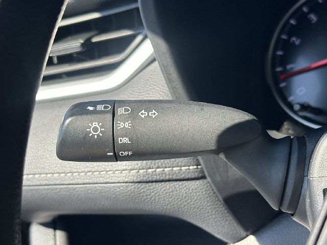 Used 2022 Toyota RAV4 LE FWD image 25