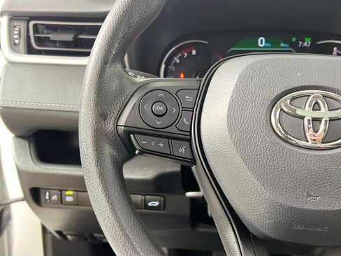 Used 2025 Toyota RAV4 XLE w/ Convenience Package FWD image 19