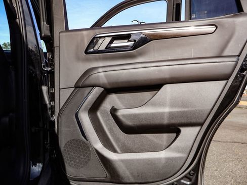 Used 2025 Chevrolet Tahoe LT image 35