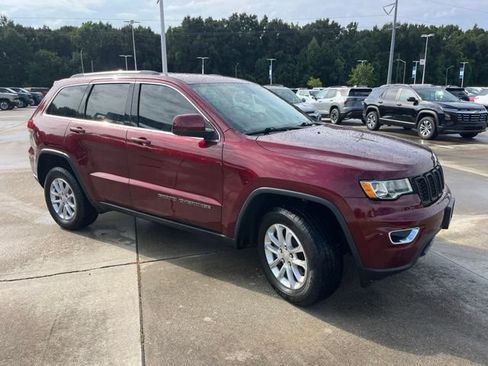 Used 2021 Jeep Grand Cherokee Laredo w/ Security & Convenience Group AWD/4WD image 9