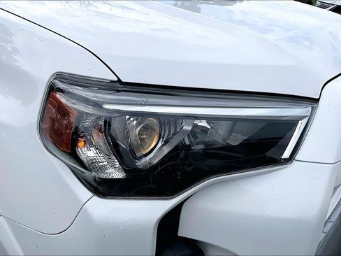 Used 2020 Toyota 4Runner TRD Off-Road Premium AWD/4WD image 39