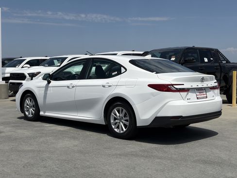 Used 2025 Toyota Camry LE FWD image 5