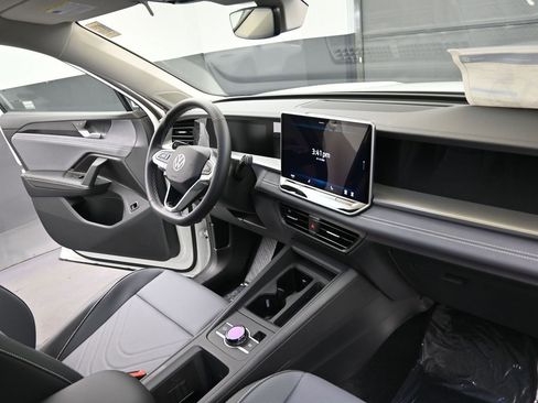 New 2026 Volkswagen Tiguan SE image 12