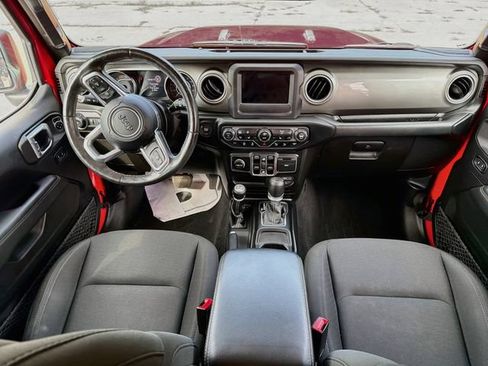 Used 2019 Jeep Wrangler Unlimited Sahara w/ Dual Top Group AWD/4WD image 10