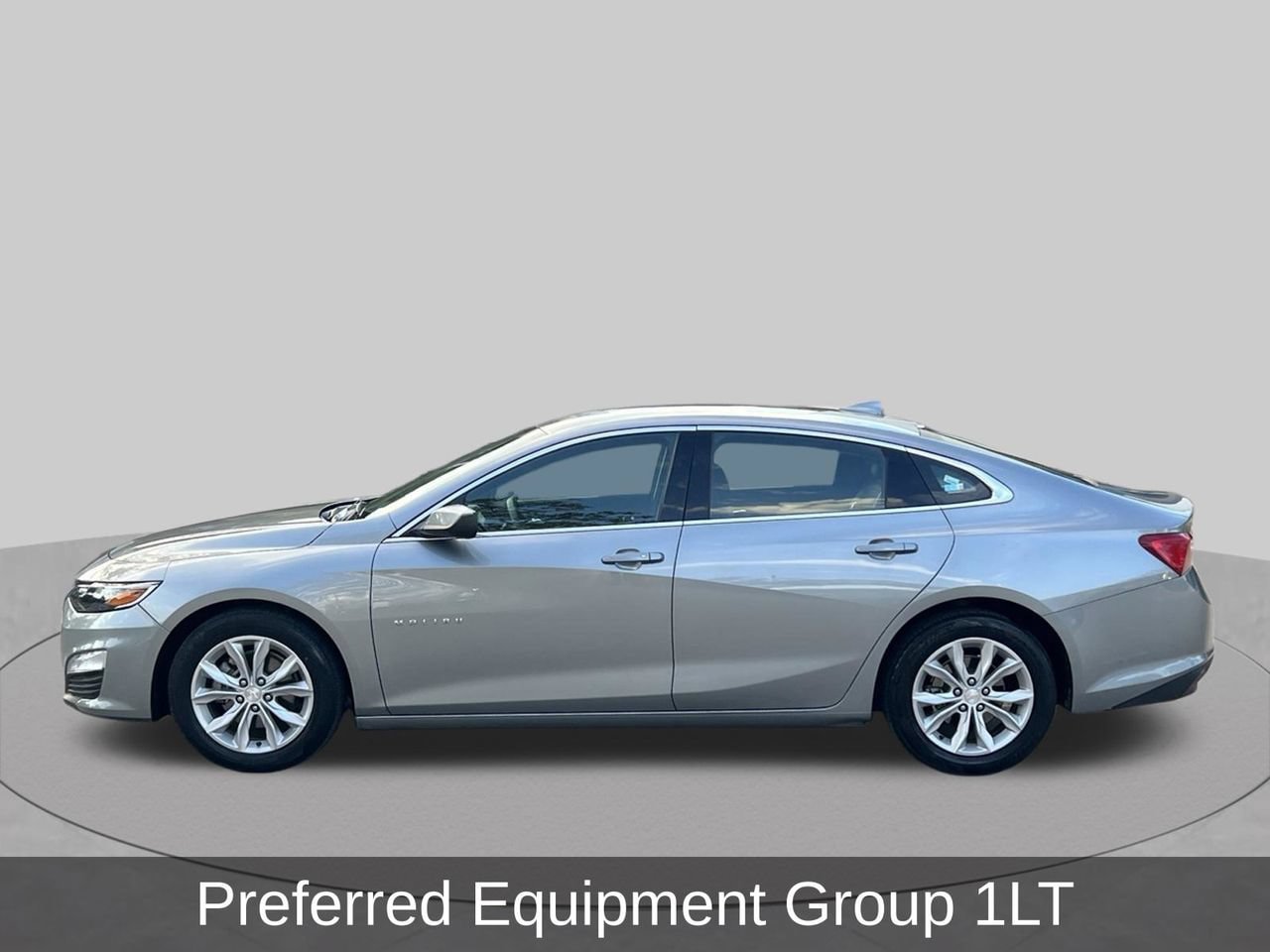 Used 2025 Chevrolet Malibu LT FWD image 2